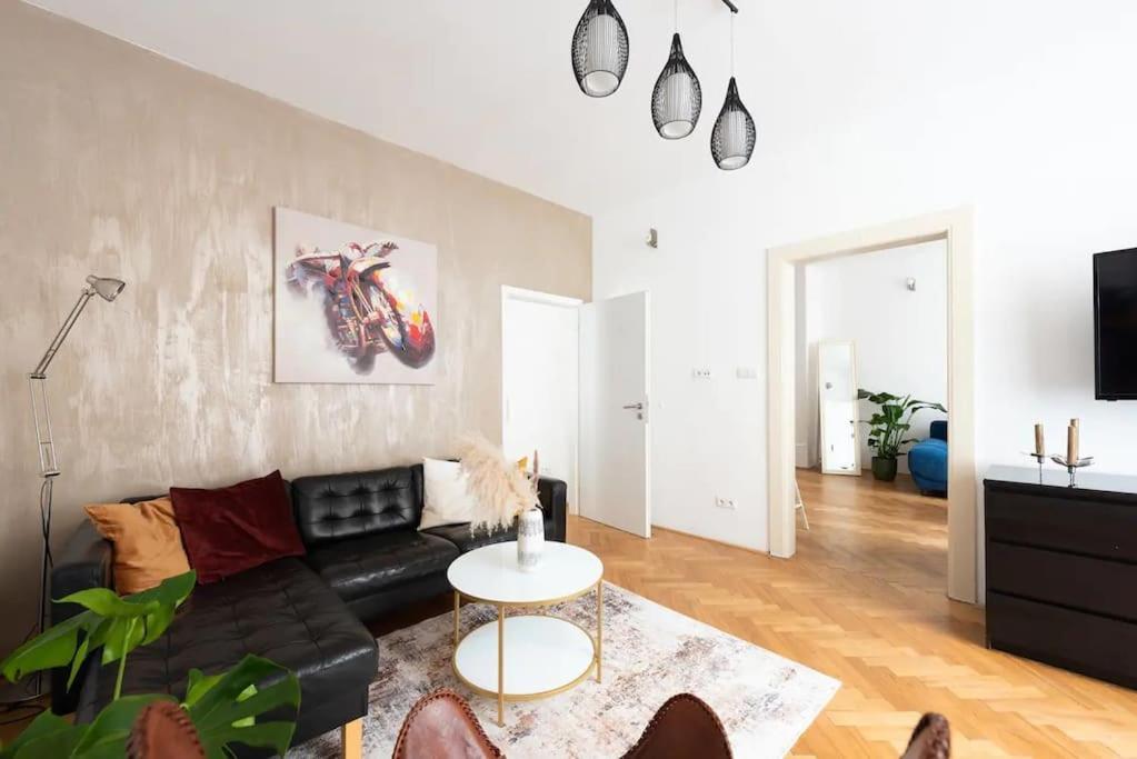 2 Bedrooms Apt Near Wenceslas Sq プラハ エクステリア 写真