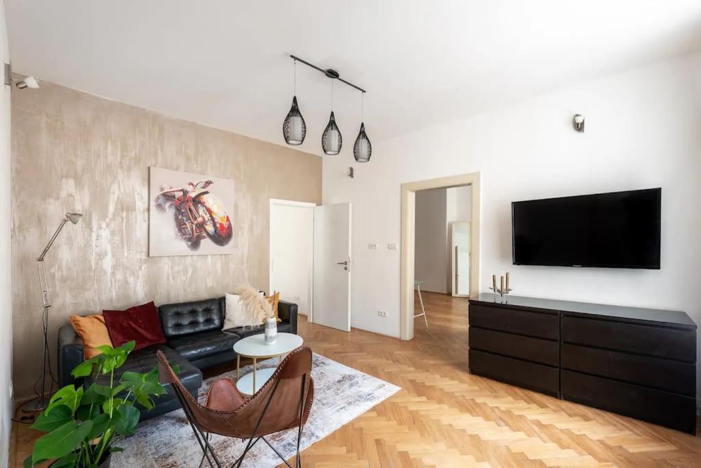 2 Bedrooms Apt Near Wenceslas Sq プラハ エクステリア 写真