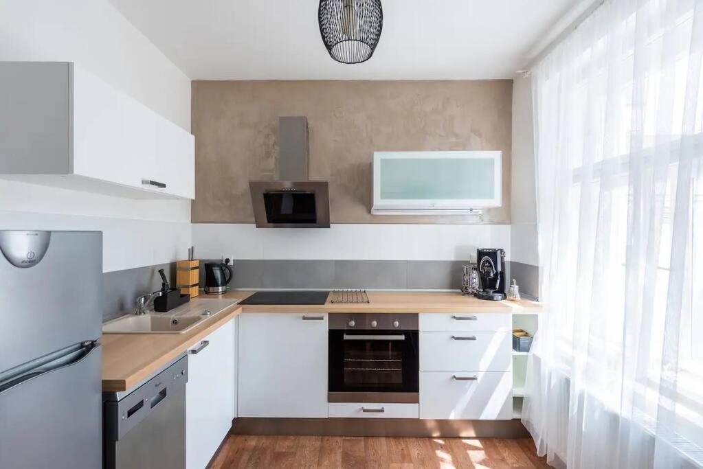 2 Bedrooms Apt Near Wenceslas Sq プラハ エクステリア 写真